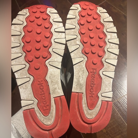 Reebok size 7 colorful shoes - Picture 3 of 4